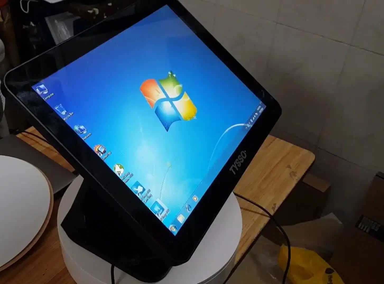 Máy POS bán hàng để bàn TYSSO X11