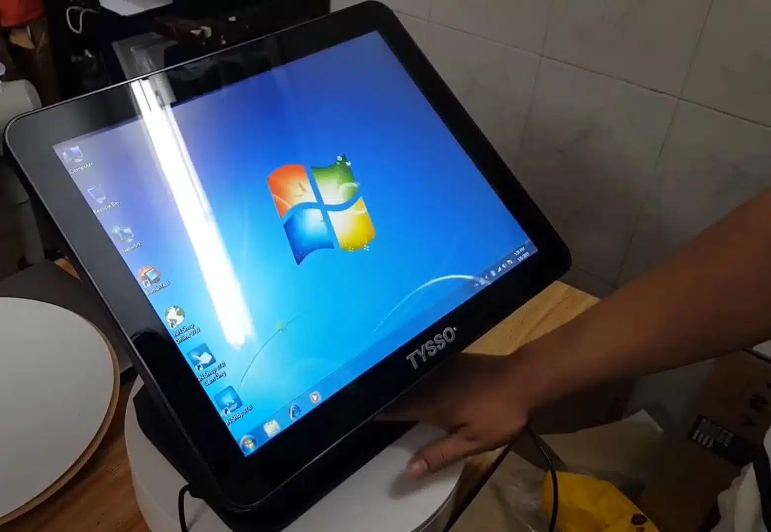 Máy POS bán hàng để bàn TYSSO X11